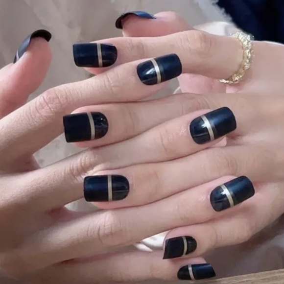 2/$16 Black Matte & Glossy Press on Nails - Picture 4 of 15